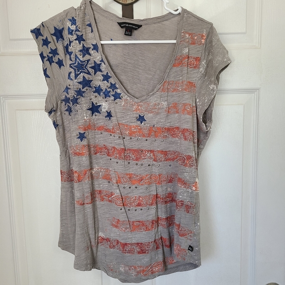 (460) Rock & Republic Woman's Graphic US Flag T-Shirt, Size: Large Color: Grey - Picture 1 of 10